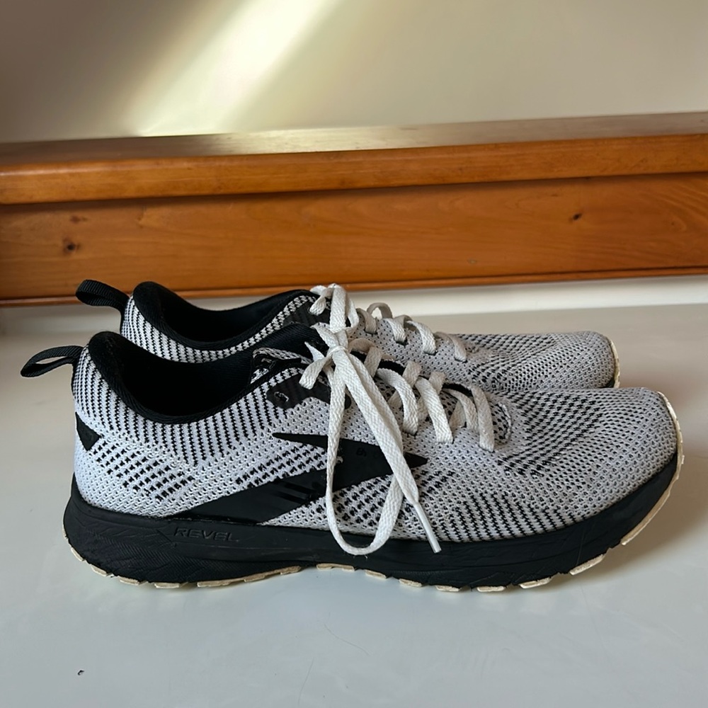 Woman’s Brooks Revel 5 size 9 1/2